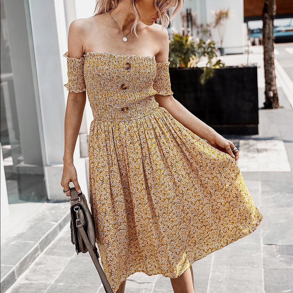 🌼🆕Yellow Floral Off The Shoulder Midi Dress - Picture 5 of 8